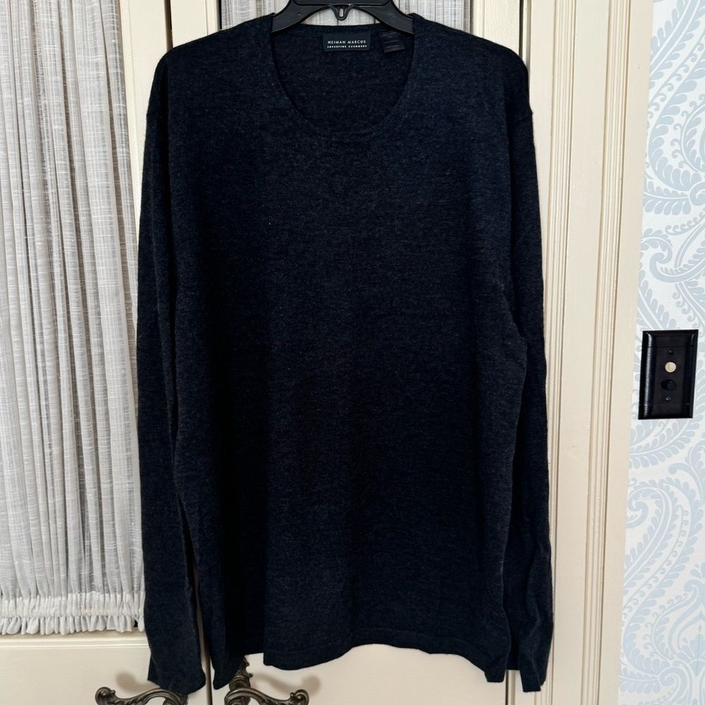 Neiman Marcus Black Sweater 100% Cashmere